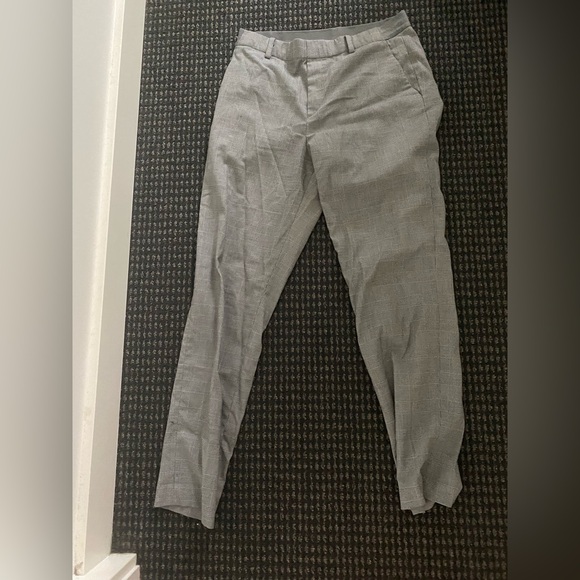 Uniqlo grey straight leg pant - Picture 2 of 4